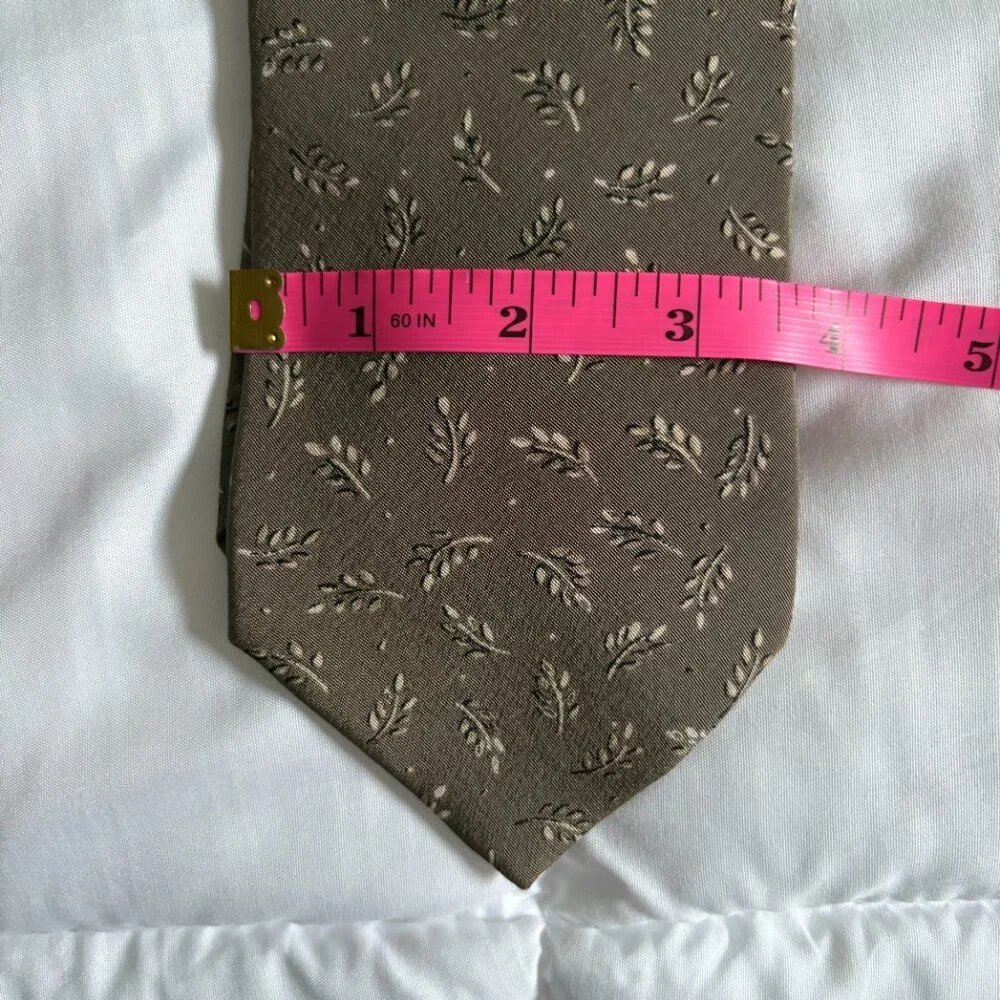 Barneys New York Men's Necktie Made in Italy 100% Silk Tie Party Office